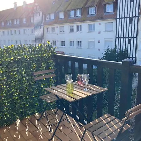 Апартаменты Proche Balcon Et Parking Довиль