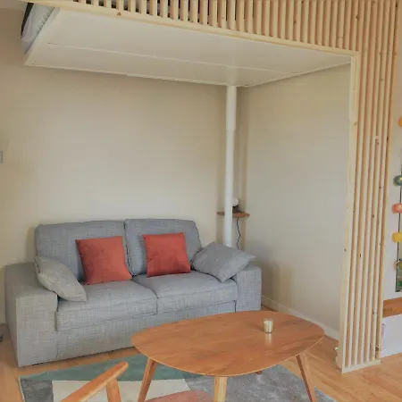 Proche Balcon Et Parking