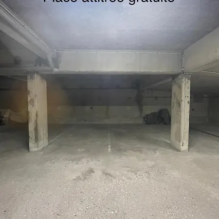 Proche Balcon Et Parking