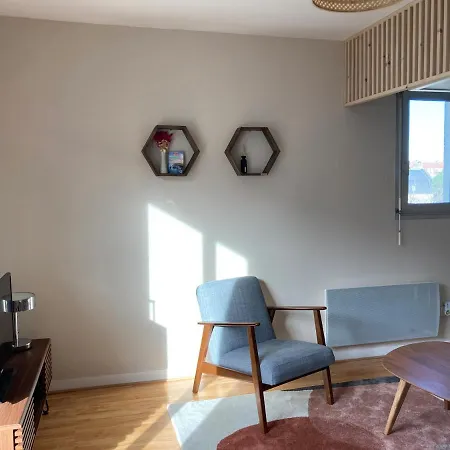 Апартаменты Proche Balcon Et Parking *