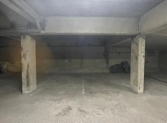 Proche Balcon Et Parking